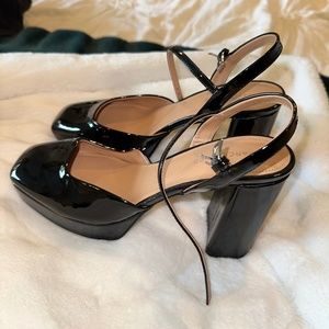 MARC FISHER Black Closed-Toed Chunky Heel Women's Size 8.5M